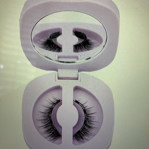 Magnetic Lashes and Lighted Magnifying Mirror - Picture 2 of 6